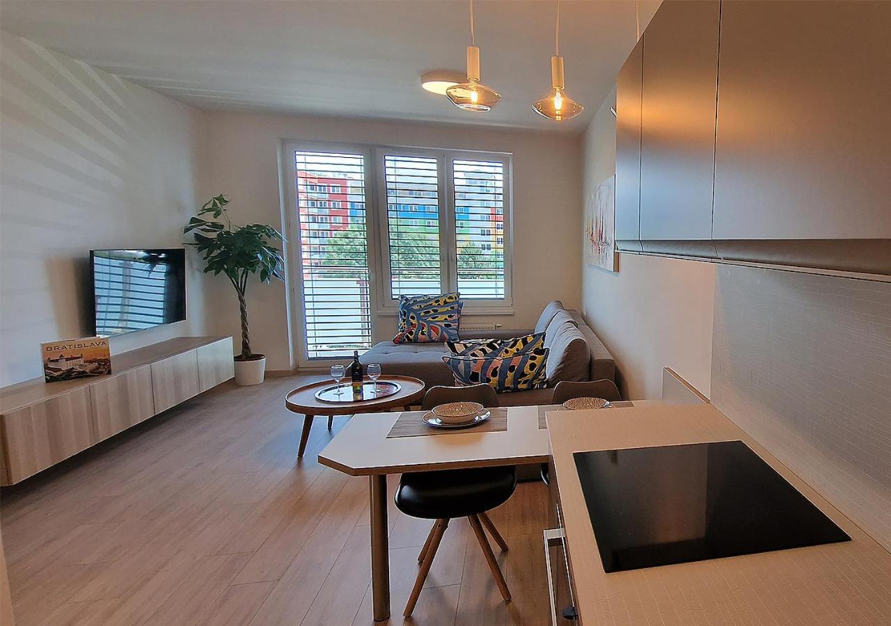 New Cozy 2 Room Pink Apartment Bratislava 059 Екстер'єр фото