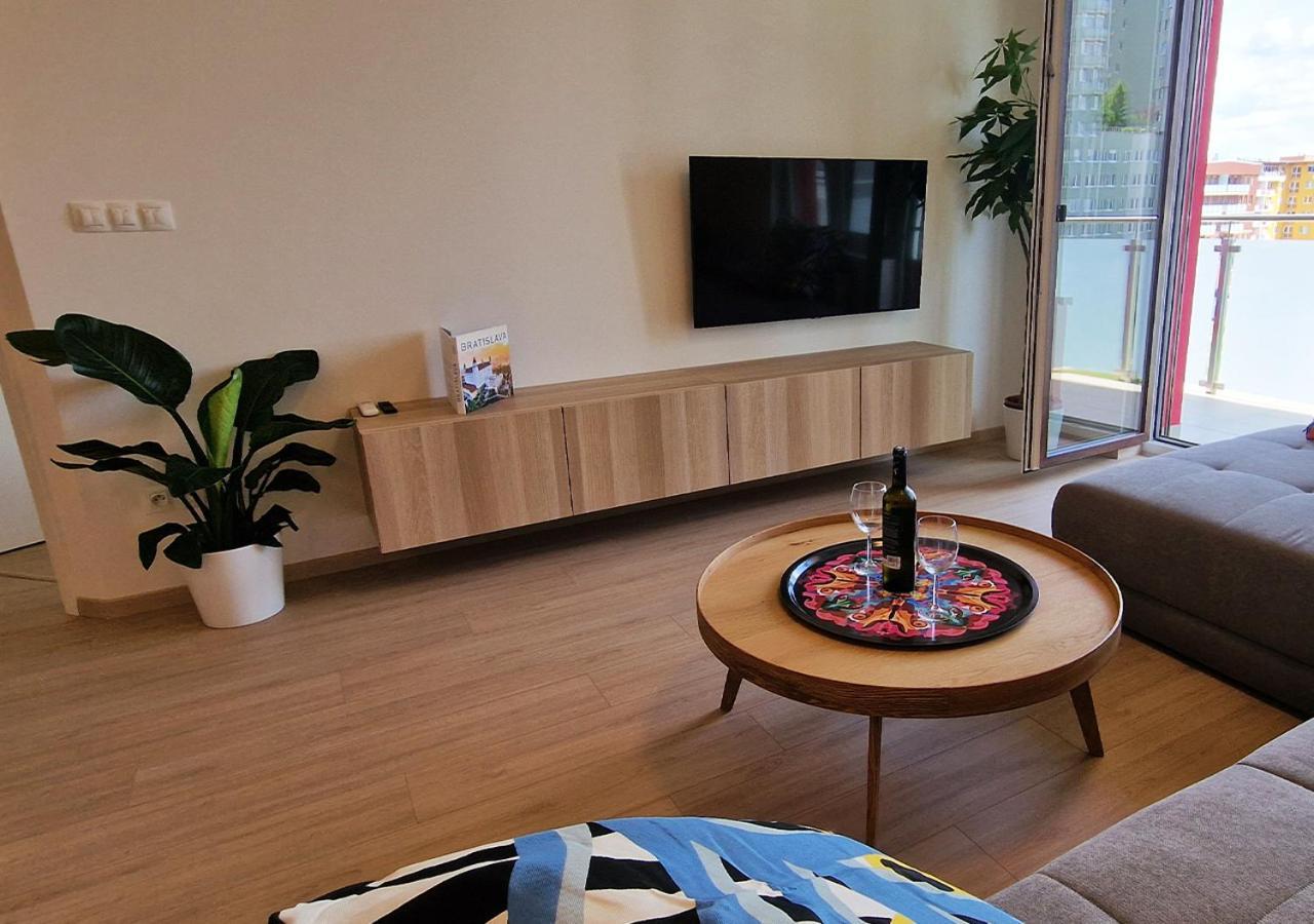 New Cozy 2 Room Pink Apartment Bratislava 059 Екстер'єр фото