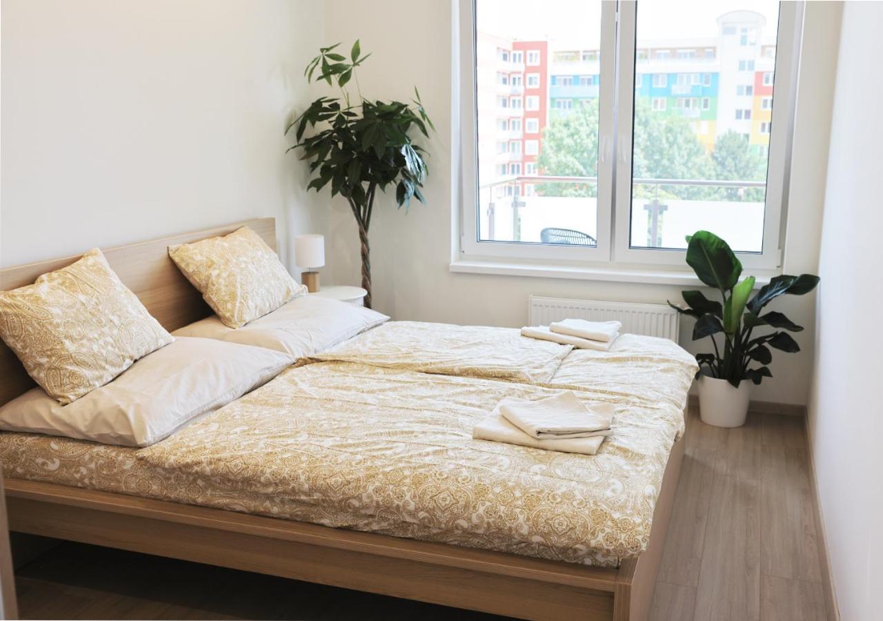 New Cozy 2 Room Pink Apartment Bratislava 059 Екстер'єр фото