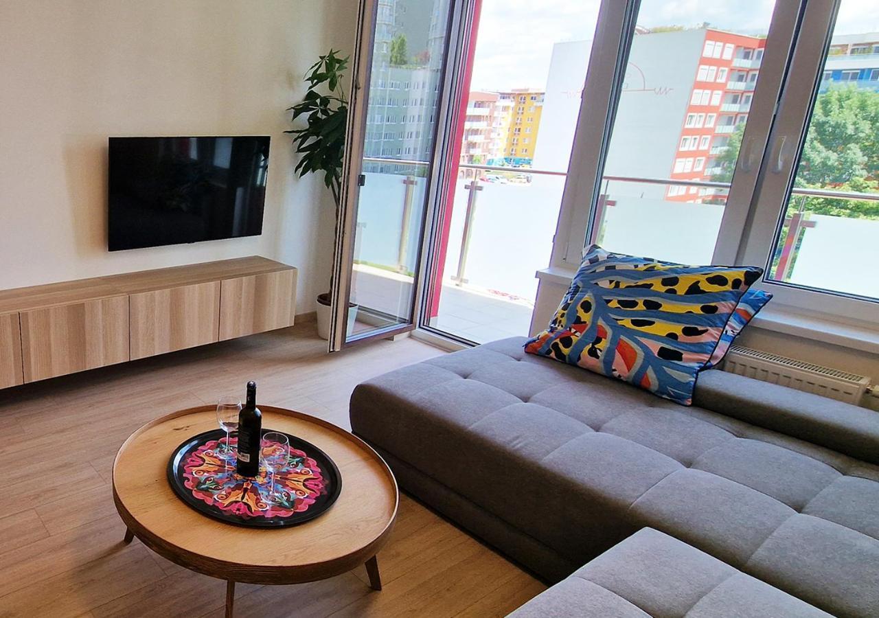 New Cozy 2 Room Pink Apartment Bratislava 059 Екстер'єр фото