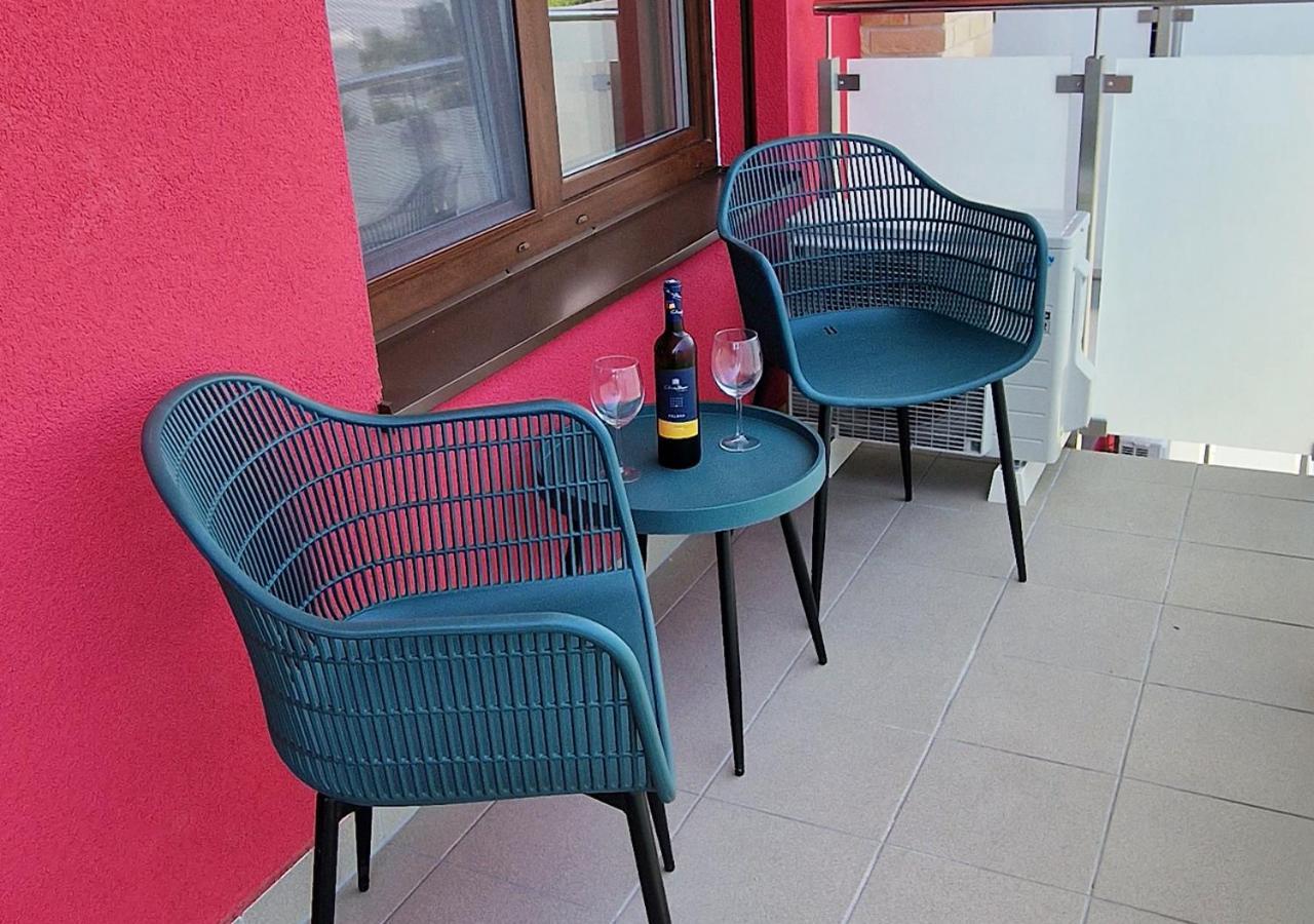 New Cozy 2 Room Pink Apartment Bratislava 059 Екстер'єр фото