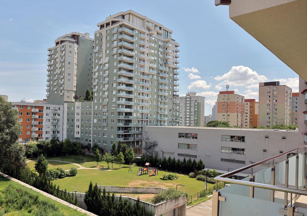 New Cozy 2 Room Pink Apartment Bratislava 059 Екстер'єр фото