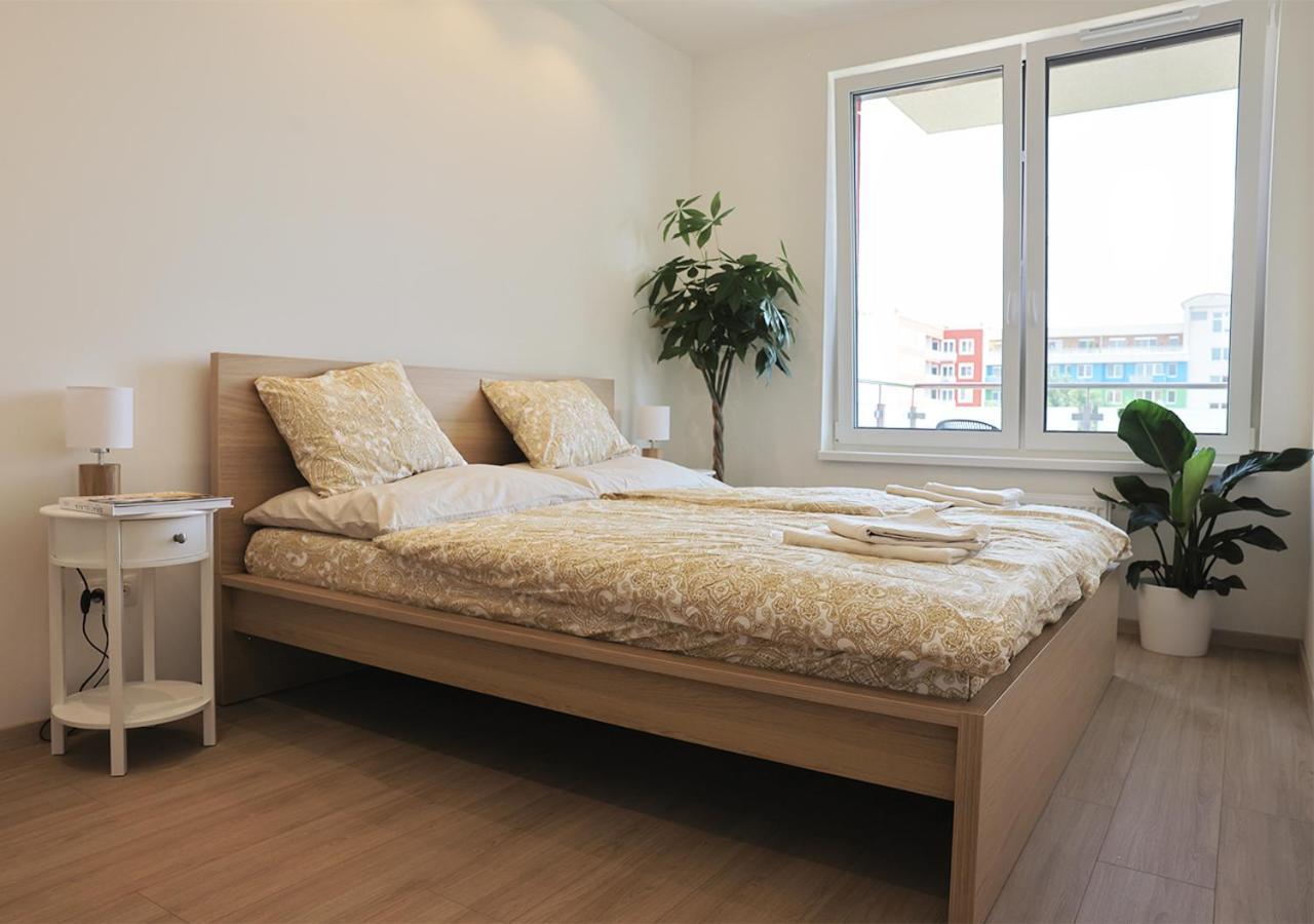 New Cozy 2 Room Pink Apartment Bratislava 059 Екстер'єр фото