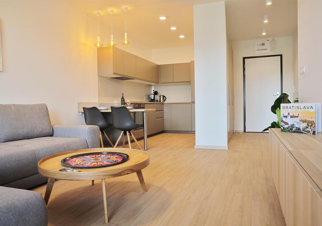 New Cozy 2 Room Pink Apartment Bratislava 059 Екстер'єр фото