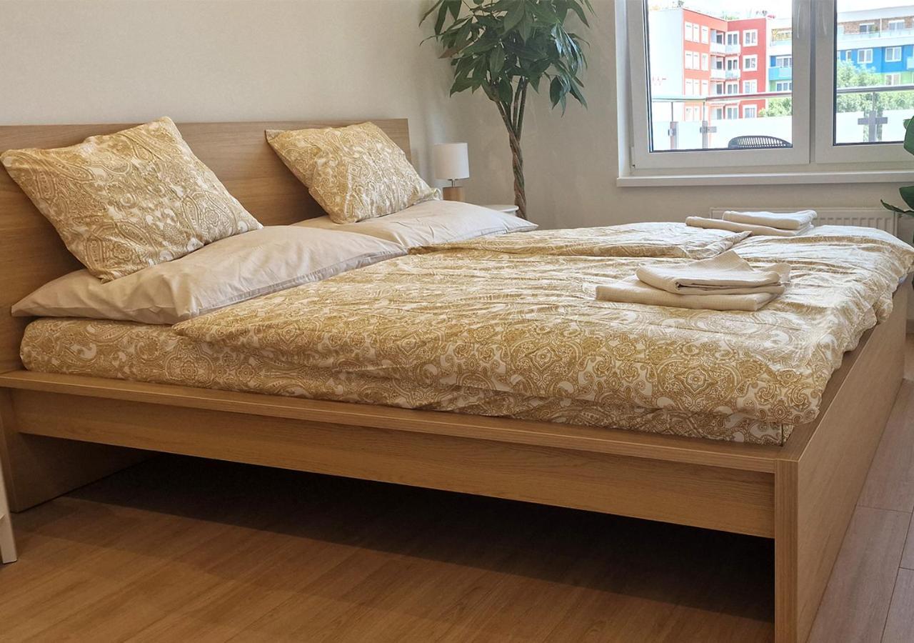 New Cozy 2 Room Pink Apartment Bratislava 059 Екстер'єр фото